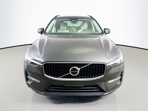 2022 Volvo XC60 B5 Momentum