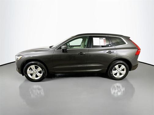 2022 Volvo XC60 B5 Momentum