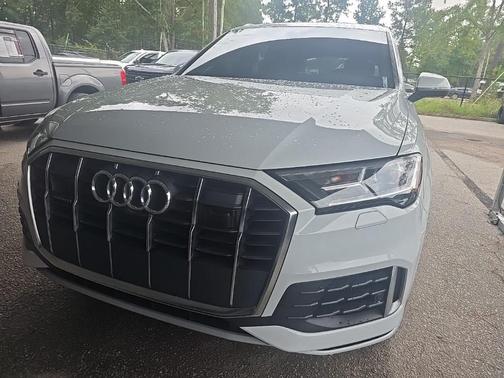2023 Audi Q7 55 Premium Plus