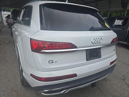 2023 Audi Q7 55 Premium Plus