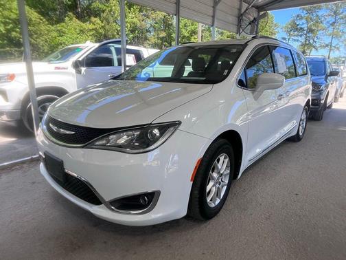 Bright White Clearcoat 2020 Chrysler Pacifica Touring L