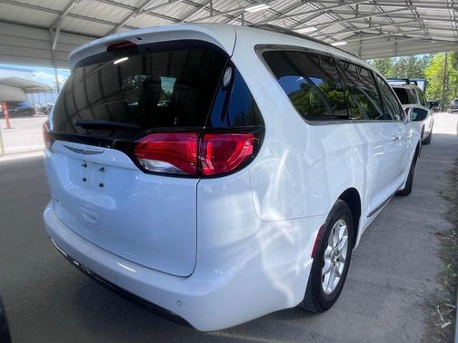 Bright White Clearcoat 2020 Chrysler Pacifica Touring L