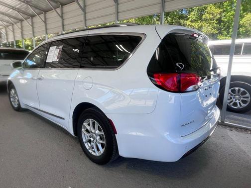 Bright White Clearcoat 2020 Chrysler Pacifica Touring L