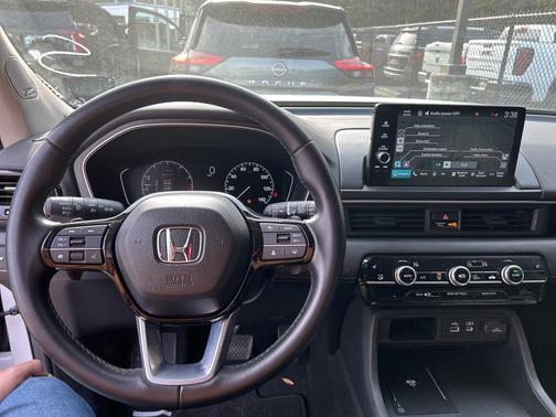 2024 Honda Pilot Touring 8-Passenger