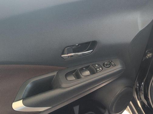 Super Black 2024 Nissan Kicks SR