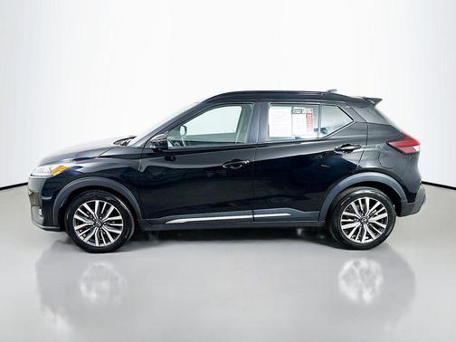 Super Black 2024 Nissan Kicks SR