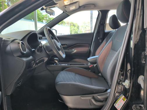 Super Black 2024 Nissan Kicks SR