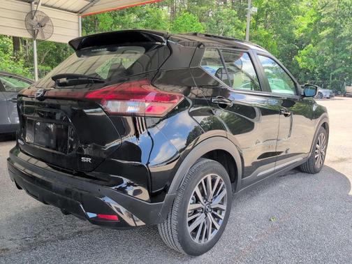 Super Black 2024 Nissan Kicks SR