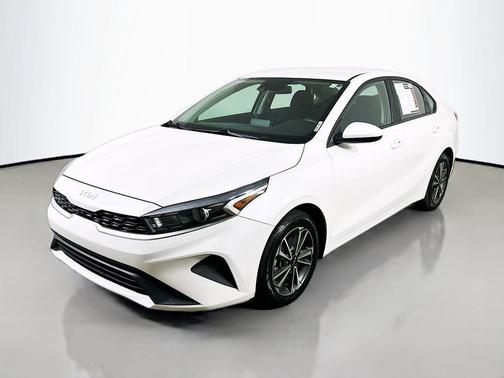 Snow White Pearl 2022 Kia Forte LXS
