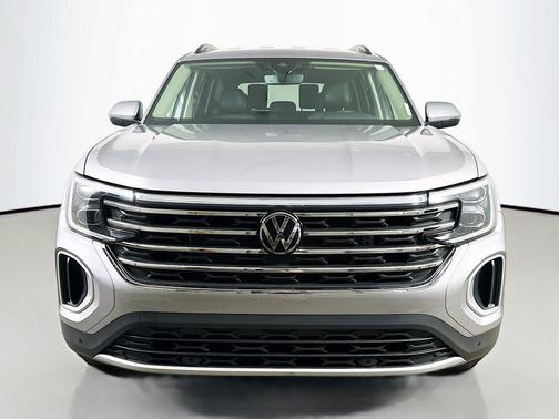 Platinum Gray Metallic 2024 Volkswagen Atlas 2.0T SE w/Technology