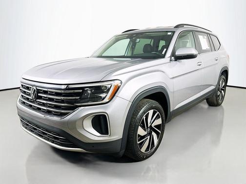 Platinum Gray Metallic 2024 Volkswagen Atlas 2.0T SE w/Technology