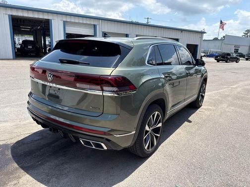 avocado green pearl 2026 Volkswagen Atlas Cross Sport 2.0T SEL Premium