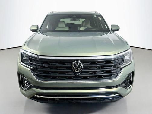 avocado green pearl 2026 Volkswagen Atlas Cross Sport 2.0T SEL Premium