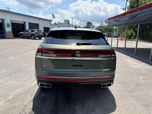 avocado green pearl 2026 Volkswagen Atlas Cross Sport 2.0T SEL Premium