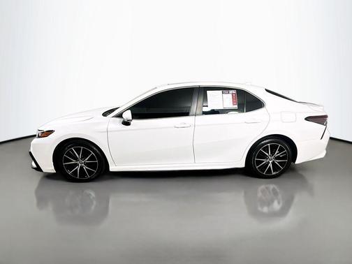 Ice 2023 Toyota Camry SE