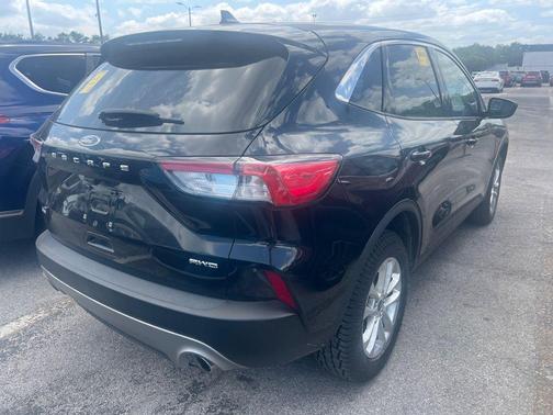 Agate Black Metallic 2022 Ford Escape SE