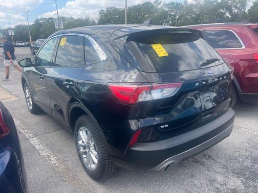 Agate Black Metallic 2022 Ford Escape SE