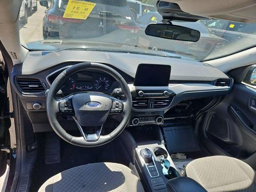 Agate Black Metallic 2022 Ford Escape SE