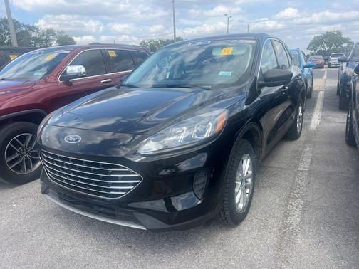 Agate Black Metallic 2022 Ford Escape SE