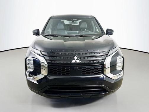 Labrador Black Pearl 2023 Mitsubishi Outlander SE Black Edition 2WD