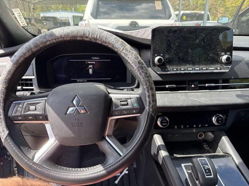 2023 Mitsubishi Outlander SE Black Edition 2WD