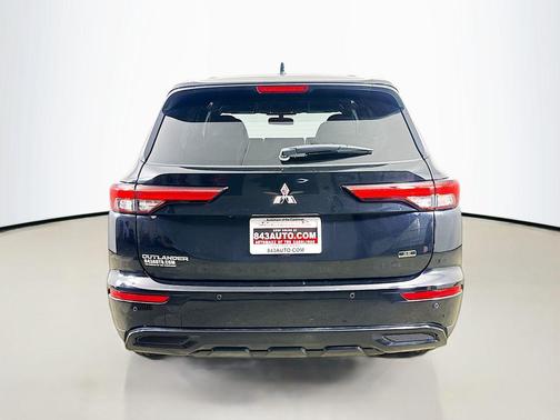 Labrador Black Pearl 2023 Mitsubishi Outlander SE Black Edition 2WD