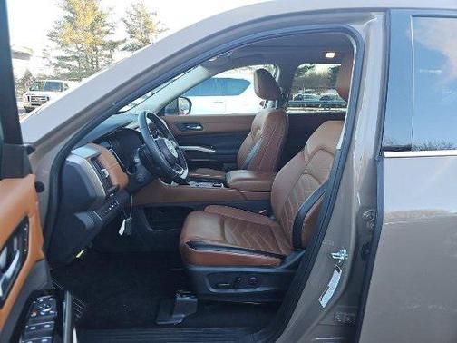 2024 Nissan Pathfinder Platinum 4WD