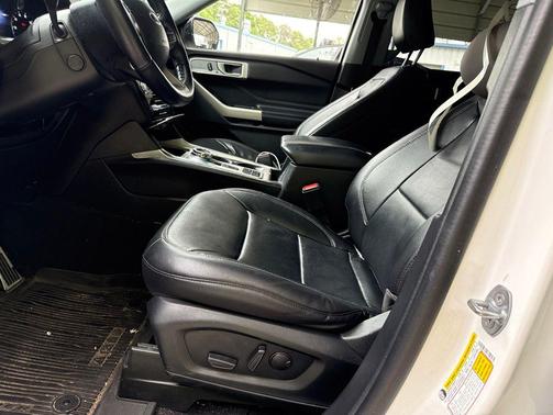 Star White Metallic Tri-Coat 2022 Ford Explorer Limited