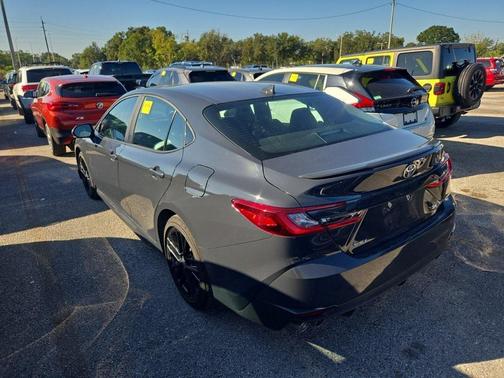 2025 Toyota Camry SE