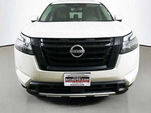 Pearl White Tricoat 2024 Nissan Pathfinder Platinum FWD