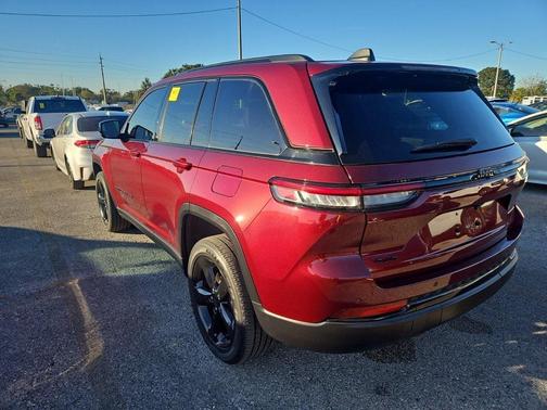 2022 Jeep Grand Cherokee Altitude