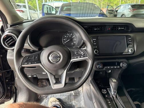 Super Black 2021 Nissan Kicks SV