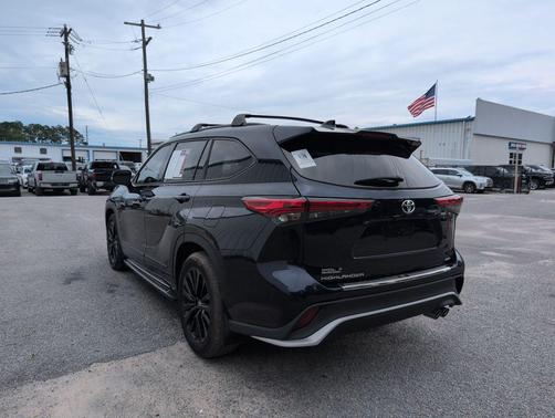 Blue Metallic 2023 Toyota Highlander XSE