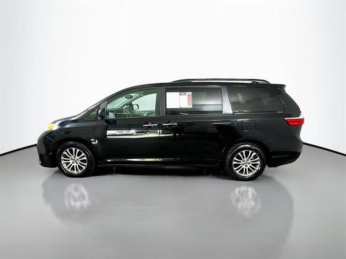 2020 Toyota Sienna XLE