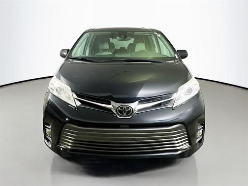 2020 Toyota Sienna XLE