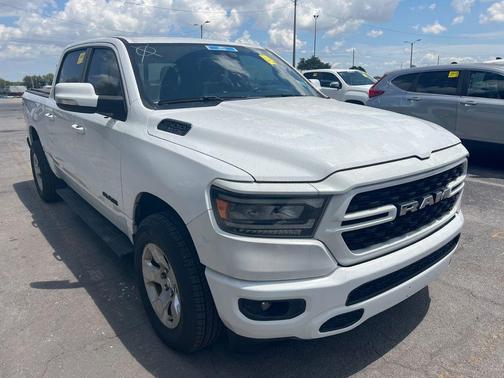 Bright White Clearcoat 2022 RAM 1500 Big Horn/Lone Star