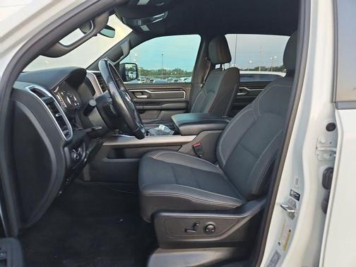 Bright White Clearcoat 2022 RAM 1500 Big Horn/Lone Star