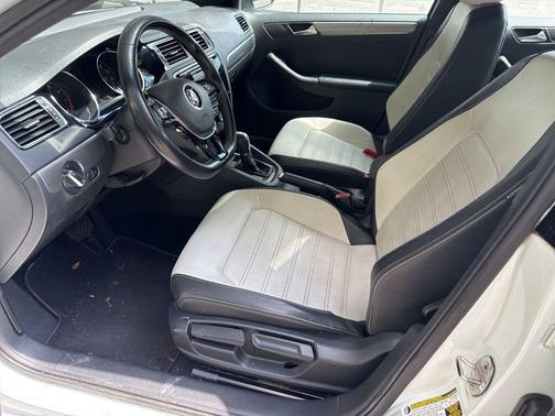 Pure White 2017 Volkswagen Jetta 1.8T Sport
