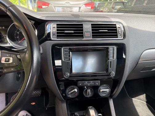Pure White 2017 Volkswagen Jetta 1.8T Sport