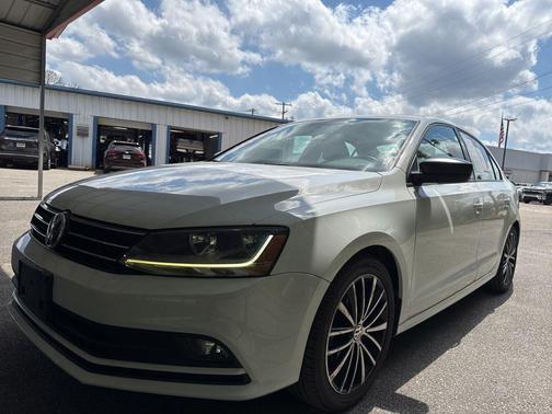 Pure White 2017 Volkswagen Jetta 1.8T Sport
