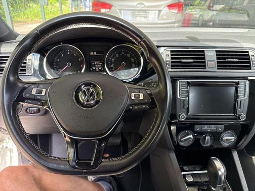 Pure White 2017 Volkswagen Jetta 1.8T Sport