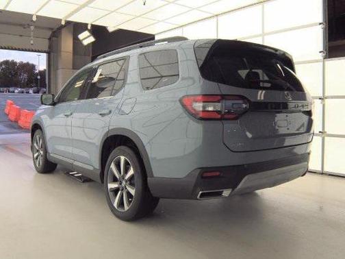 2023 Honda Pilot Touring 8-Passenger