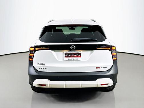 2025 Nissan Kicks SR