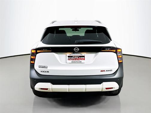 2025 Nissan Kicks SR