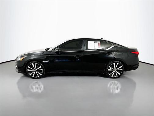 2022 Nissan Altima SR FWD