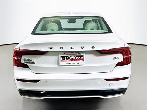 2024 Volvo S60 B5 Plus Dark Theme