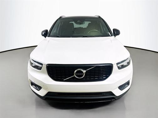 2020 Volvo XC40 T4 R-Design