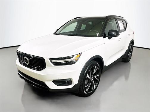 2020 Volvo XC40 T4 R-Design