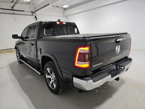 Diamond Black Crystal Pearlcoat 2021 RAM 1500 Laramie