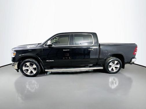 Diamond Black Crystal Pearlcoat 2021 RAM 1500 Laramie